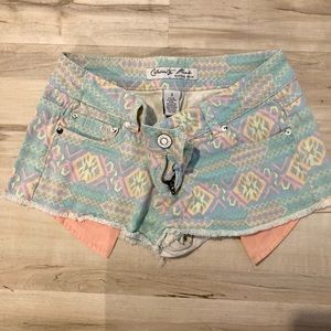 Cut off stretchy jean shorts